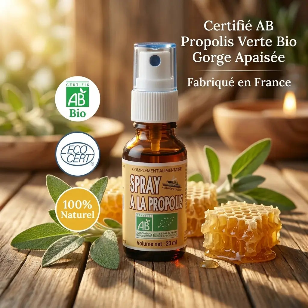 Spray à la Propolis Bio certifié AB avec feuilles de sauge et miel sur bois naturel