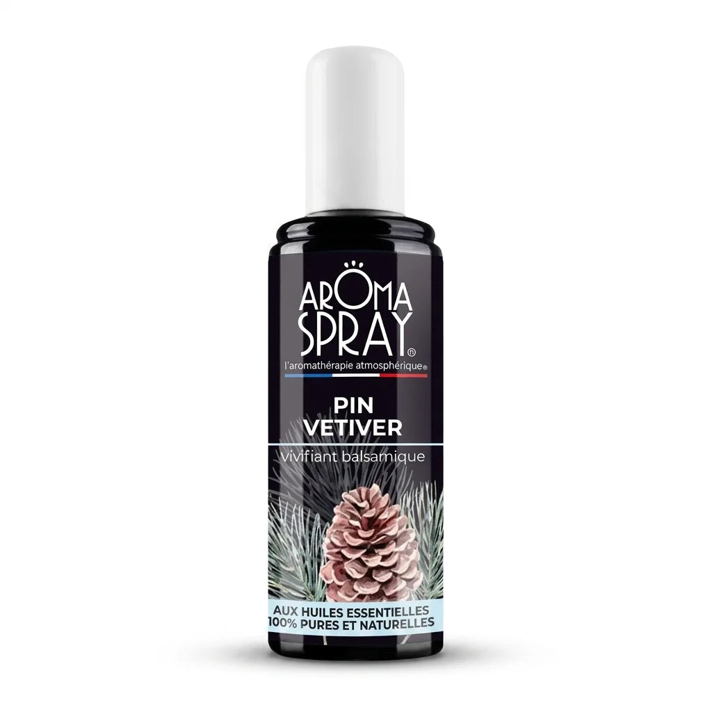 Spray d'ambiance Pin Vétiver Aromaspray, flacon blanc sur fond blanc, photographie produit