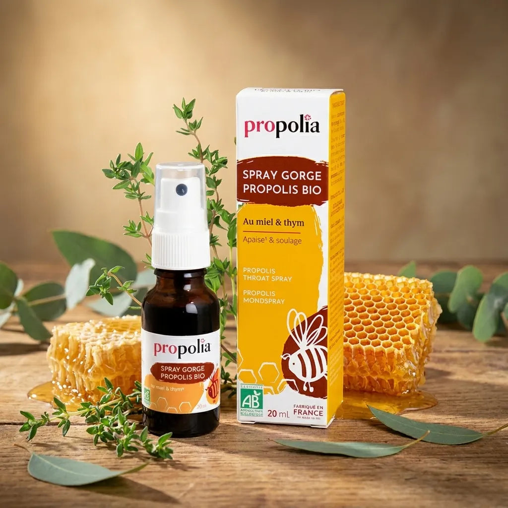 Spray gorge bio Propolia propolis miel thym avec ingrédients naturels sur surface bois