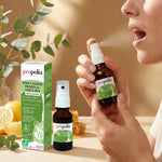 Spray gorge propolis verte bio sans alcool Propolia avec pompe pulvérisatrice sur fond naturel