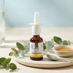 Spray nasal bio Dr Theiss en flacon verre ambré avec feuilles d'eucalyptus