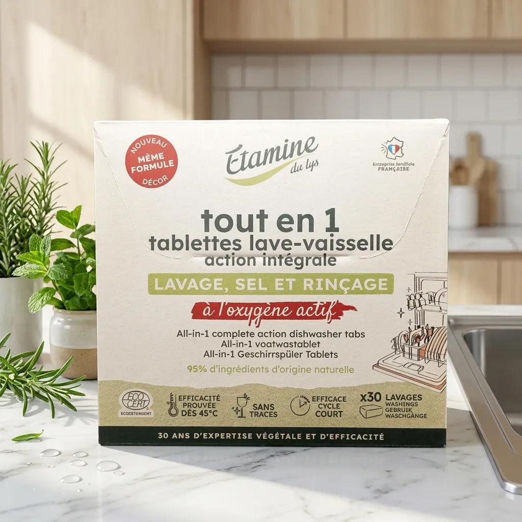 Tablettes lave-vaisselle Tout en 1 Etamine du Lys sur plan marbre blanc cuisine