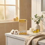 Tampons coton bio Silvercare avec applicateur sur vanité marbre, ambiance salle de bain wellness