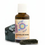 Bouteille d'Elixir de Tourmaline Noire cristal, produit bien-être minéral isolé sur fond blanc