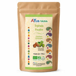 Triphala bio en poudre Ayurvana 150g dans son emballage kraft avec étiquette verte
