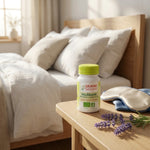 Flacon Valériane Bio en gélules Graine Sauvage avec masque de sommeil et lavande sur table de nuit