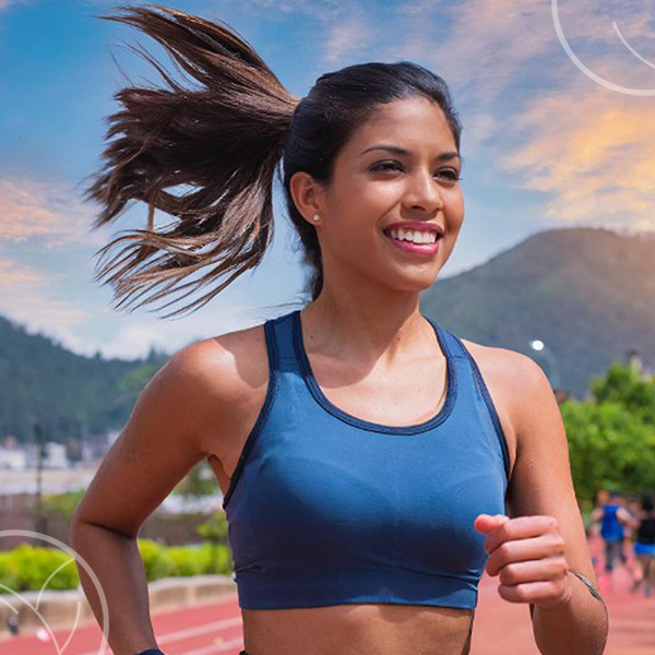 Photo d'une femme en train de faire un jogging
